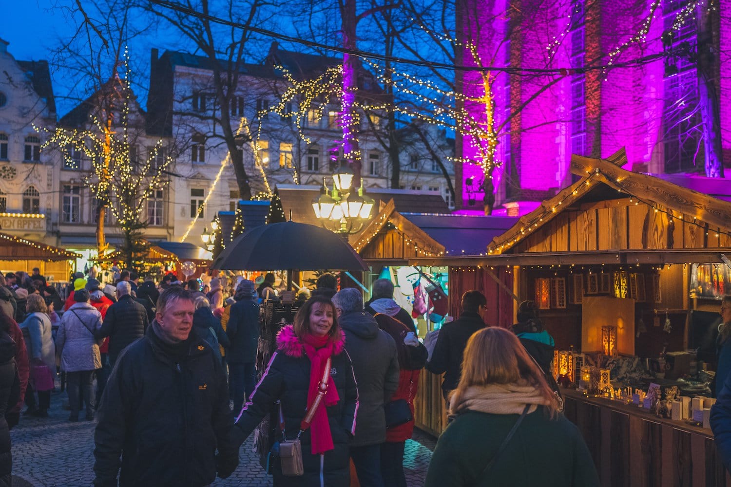 De Krippenmarkt van Kevelaer in Noordrijn-Westfalen, Duitsland trekt ieder jaar vele gasten.