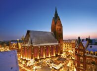 Kerstmarkt rond de marktkerk in het oude stadscentrum van Hannover in Nedersaksen in Duitsland