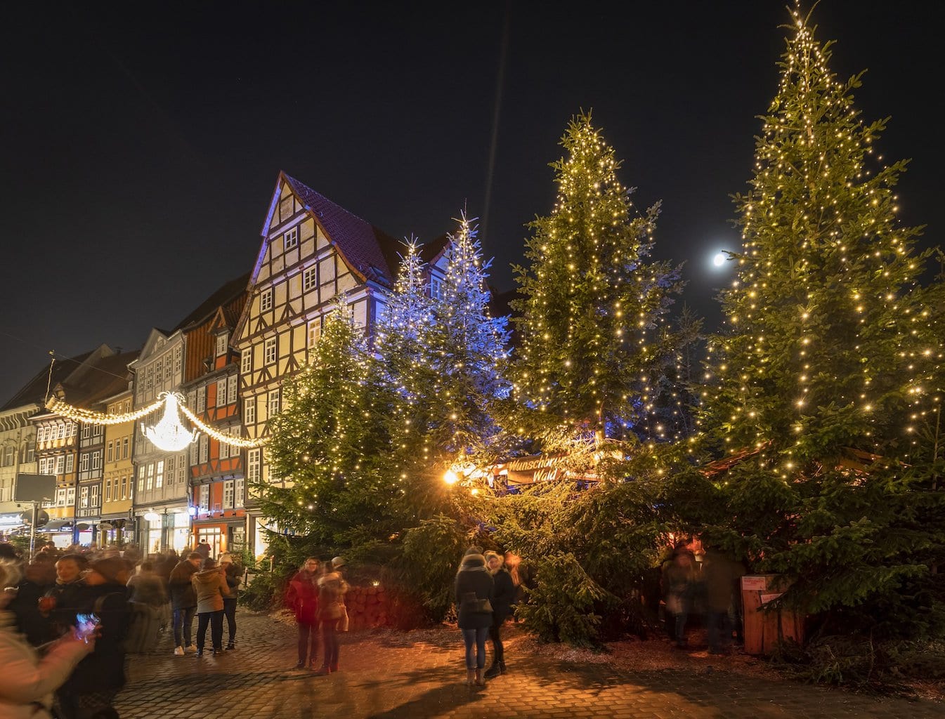 Het Wunschbrunnenwald op de kerstmarkt in Hannover, Nedersaksen, Duitsland