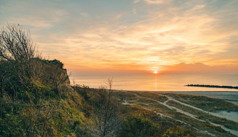 Avondsfeer op de kliffen in de Baltische badplaats Ahrenshoop_1©TMV:Petermann