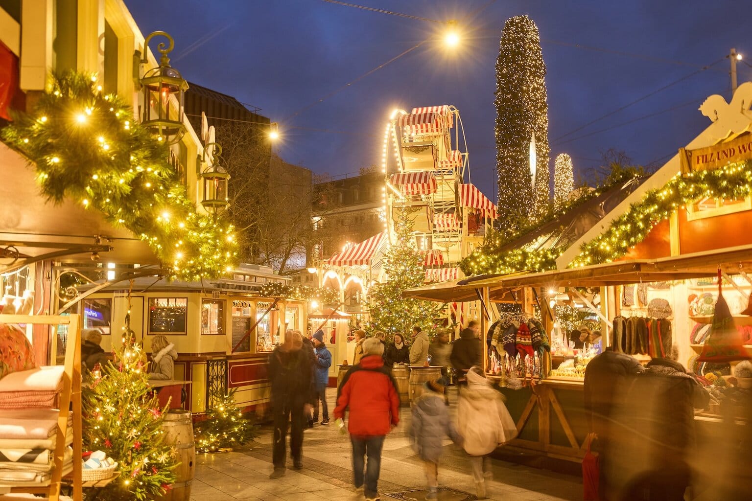 Circus Theatre Roncalli op de kerstmarkt bij het centraal station van Hannover