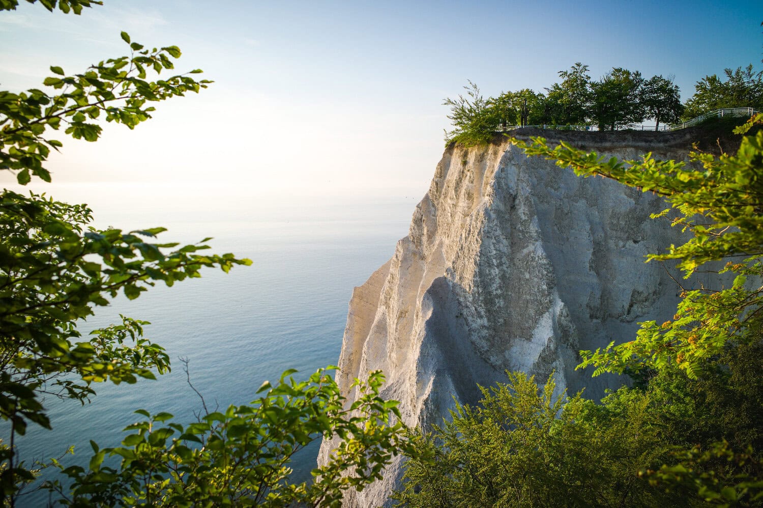 Kreidefelsen in het Nationaal Park Jasmund op de eiland Rügen in Mecklenburg-Voor-Pommeren, Duitsland