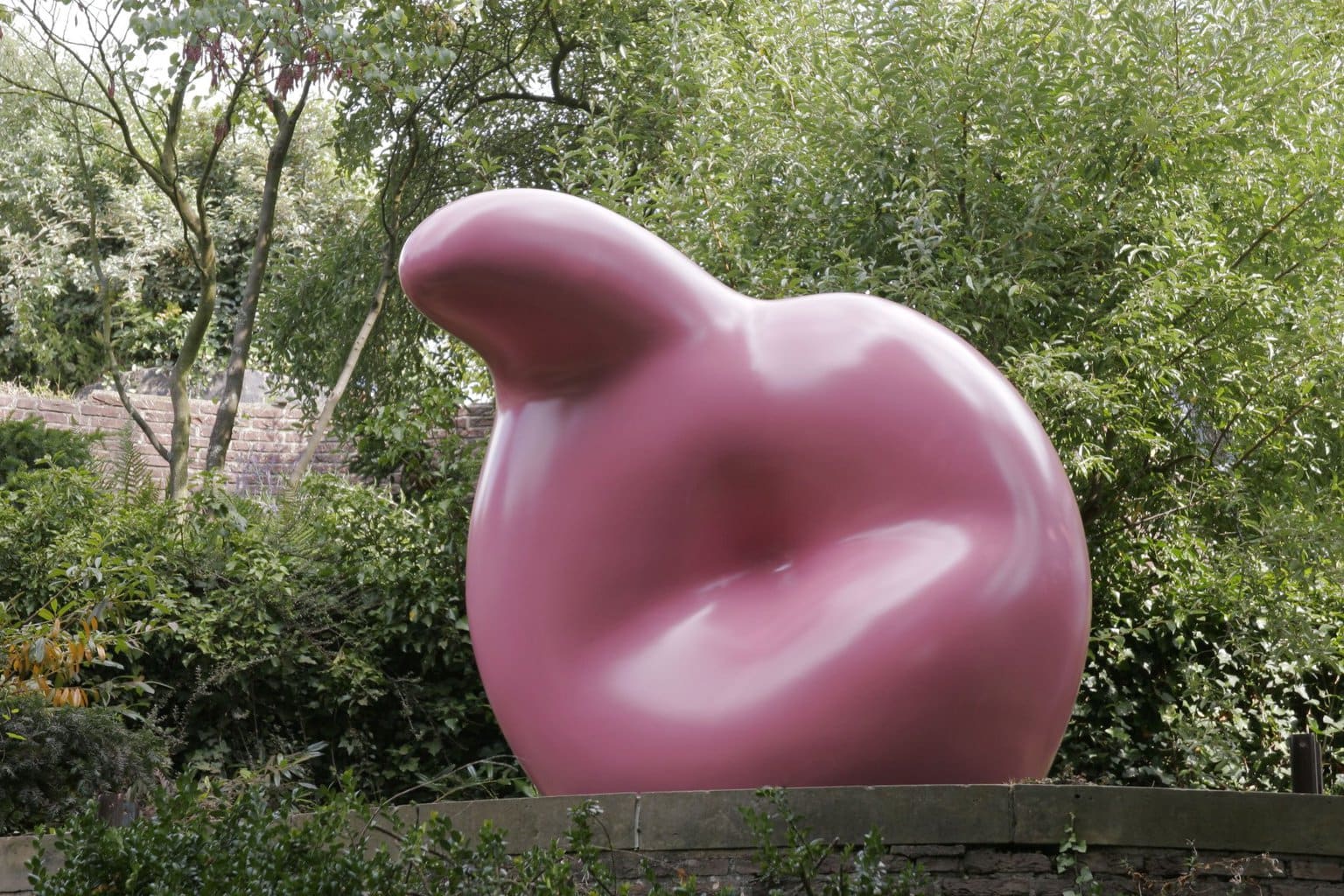 Skulptur soft inverted van Claes Oldenburg in het Museum Abteiberg in Mönchengladbach, Noordrijn-Westfalen, Duitsland