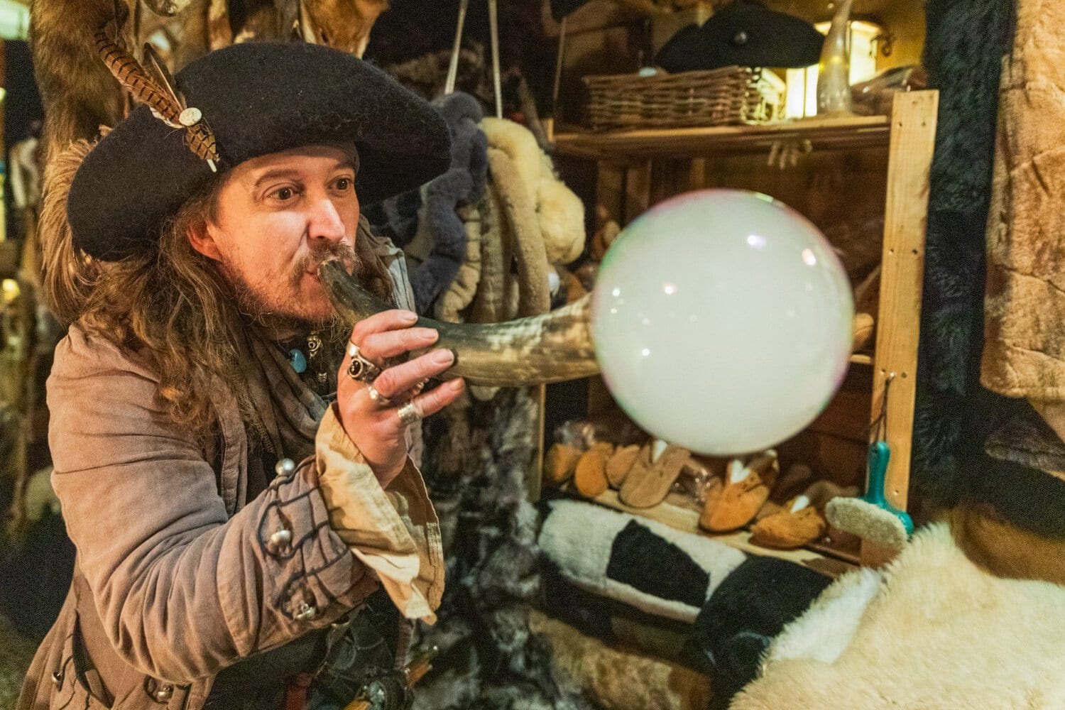 gevallen handelaar op de kerstmarkt in Siegburg, Noordrijn-Westfalen, Duitsland