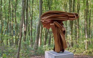 Skulptur Stroke van Tony Cragg in het Skulpturenpark Waldfrieden in Wuppertal, Noordrijn-Westfalen, Duitsland