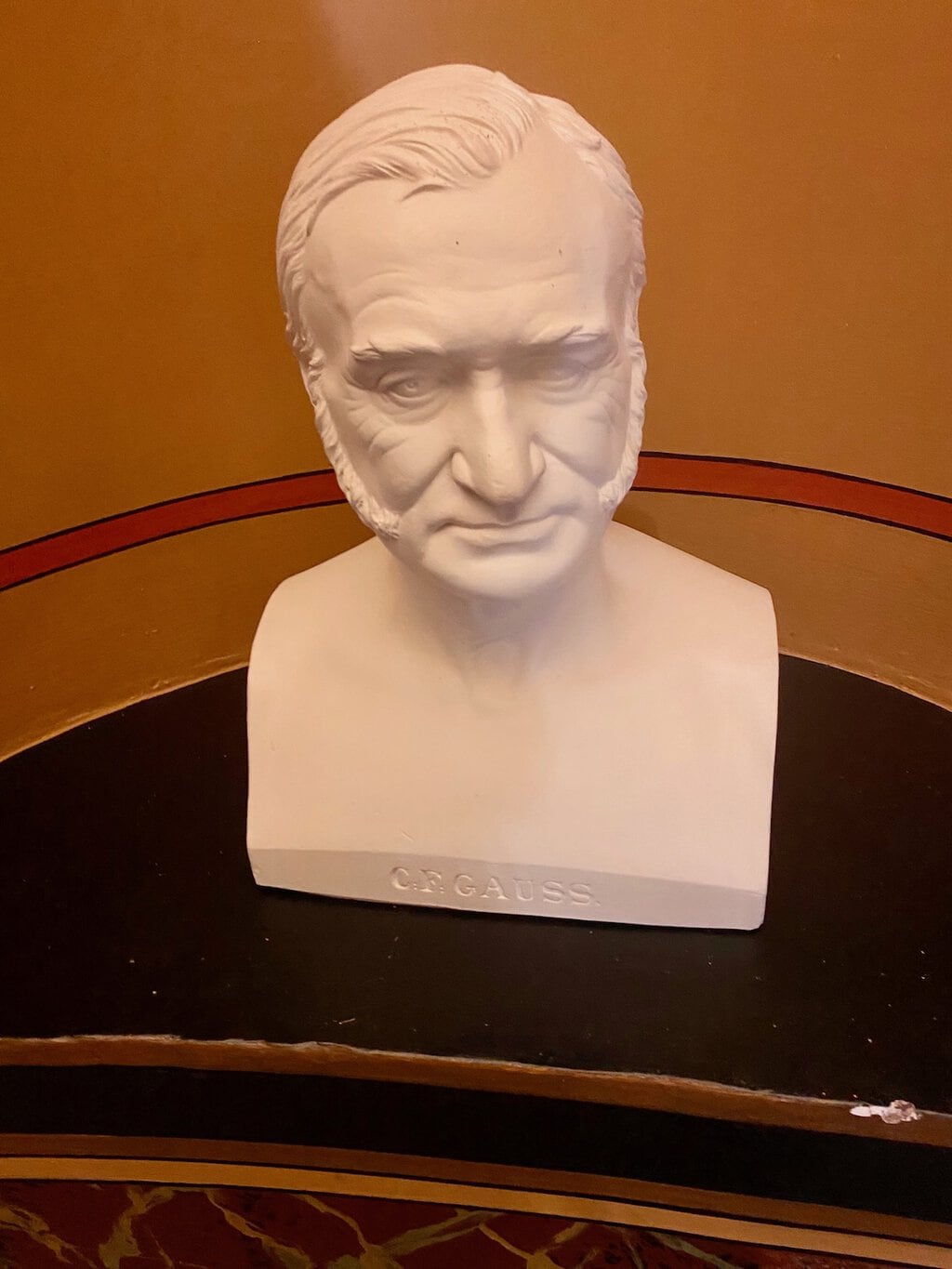 Standbeeld van Carl Friedrich Gauss in het Observatorium in Göttingen, Duitsland