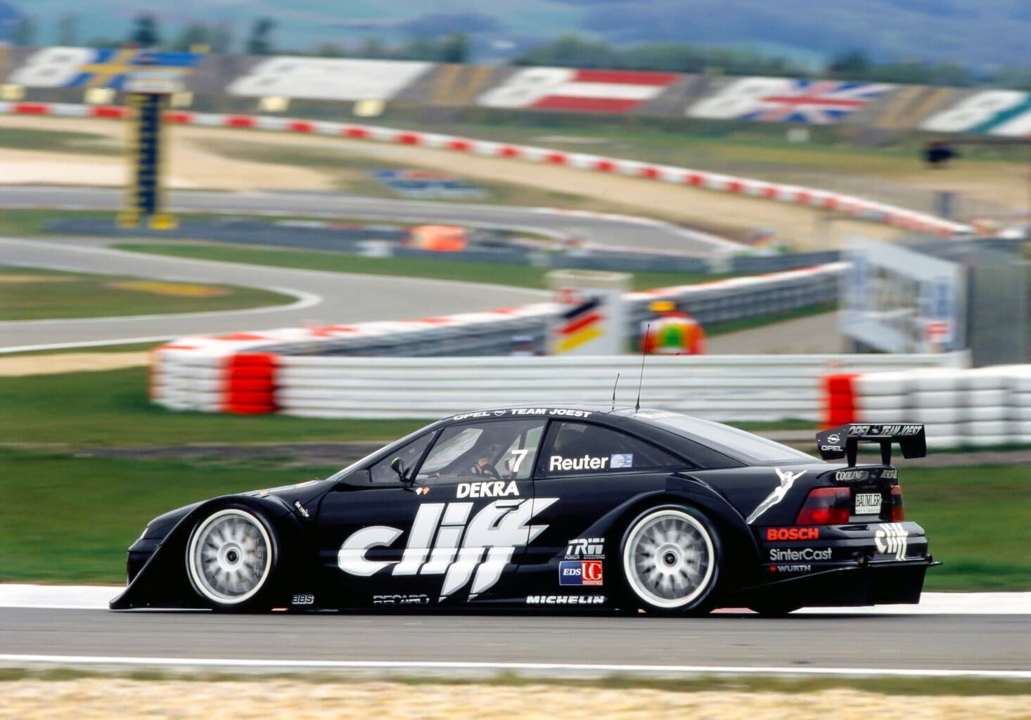 Manuel Reuter in het opel Racewagen op het Opel Calibra