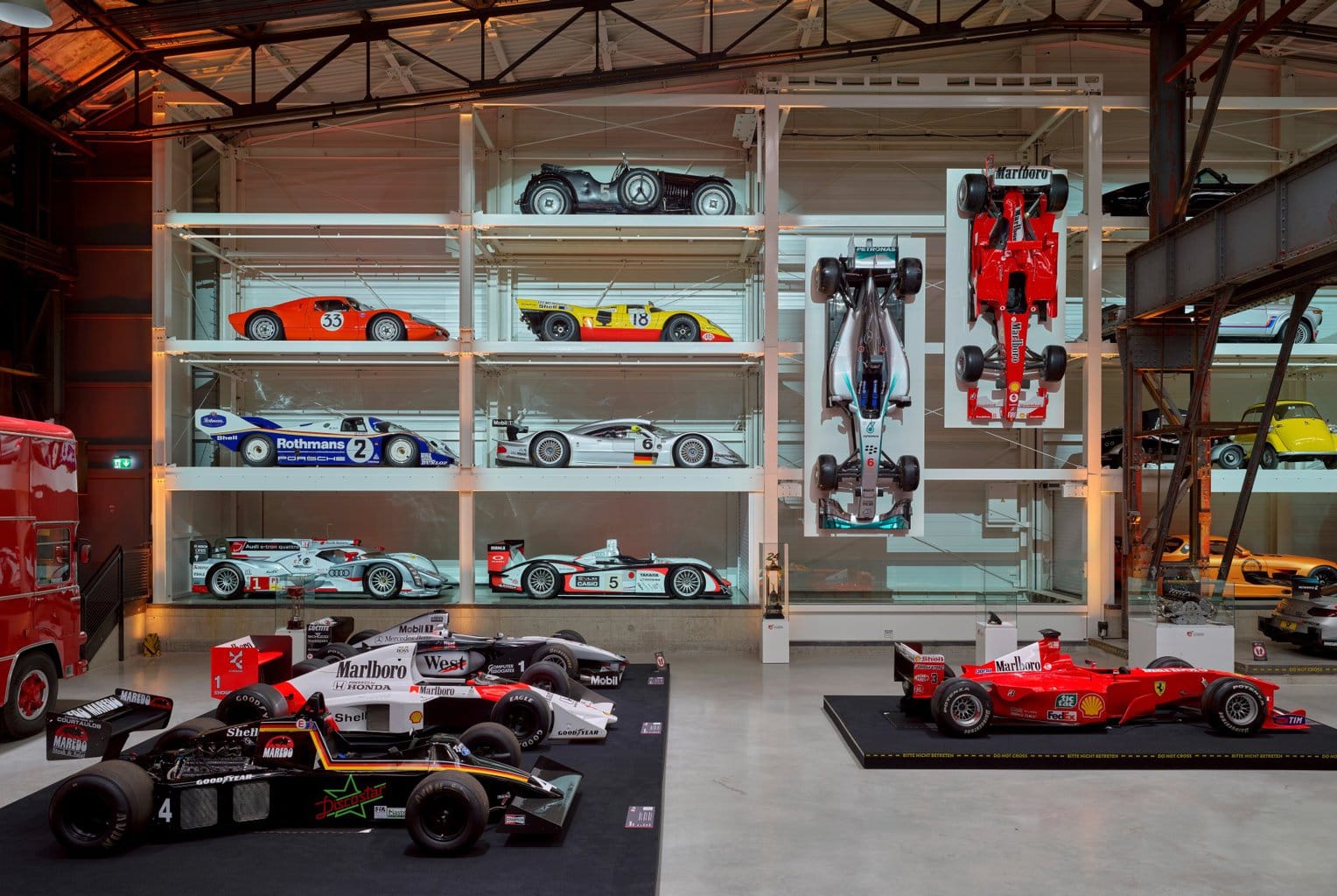 sport- en raceauto special tentoonstelling 100 jaar in het nationale automuseum in Duitsland