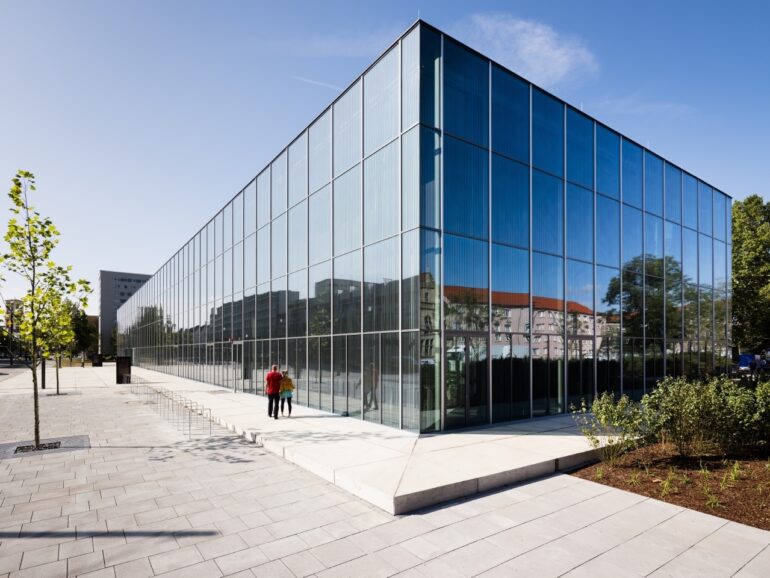 Architectuur in Dessau, het Bauhaus Museum, Saksen-Anhalt, Duitsland.