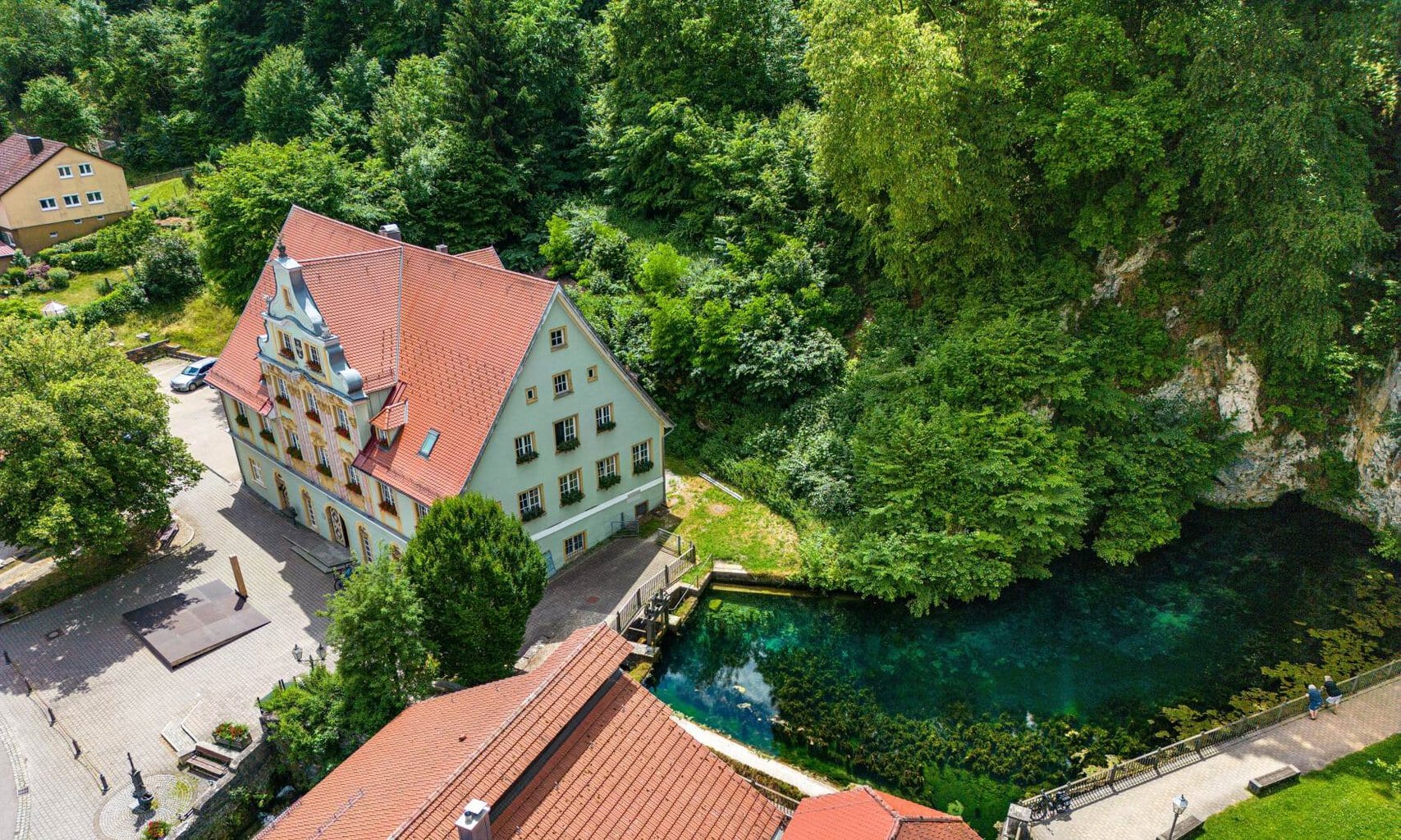 het gemeentehuis van Königsbronn am Brenztopf op de Schwäbische Alb in Baden-Württemberg, Duitsland