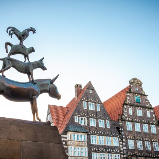 Standbeeld van de Bremer Stadtmusikanten (stadsmuzikanten) bij en Citytrip in Bremen, Duitsland
