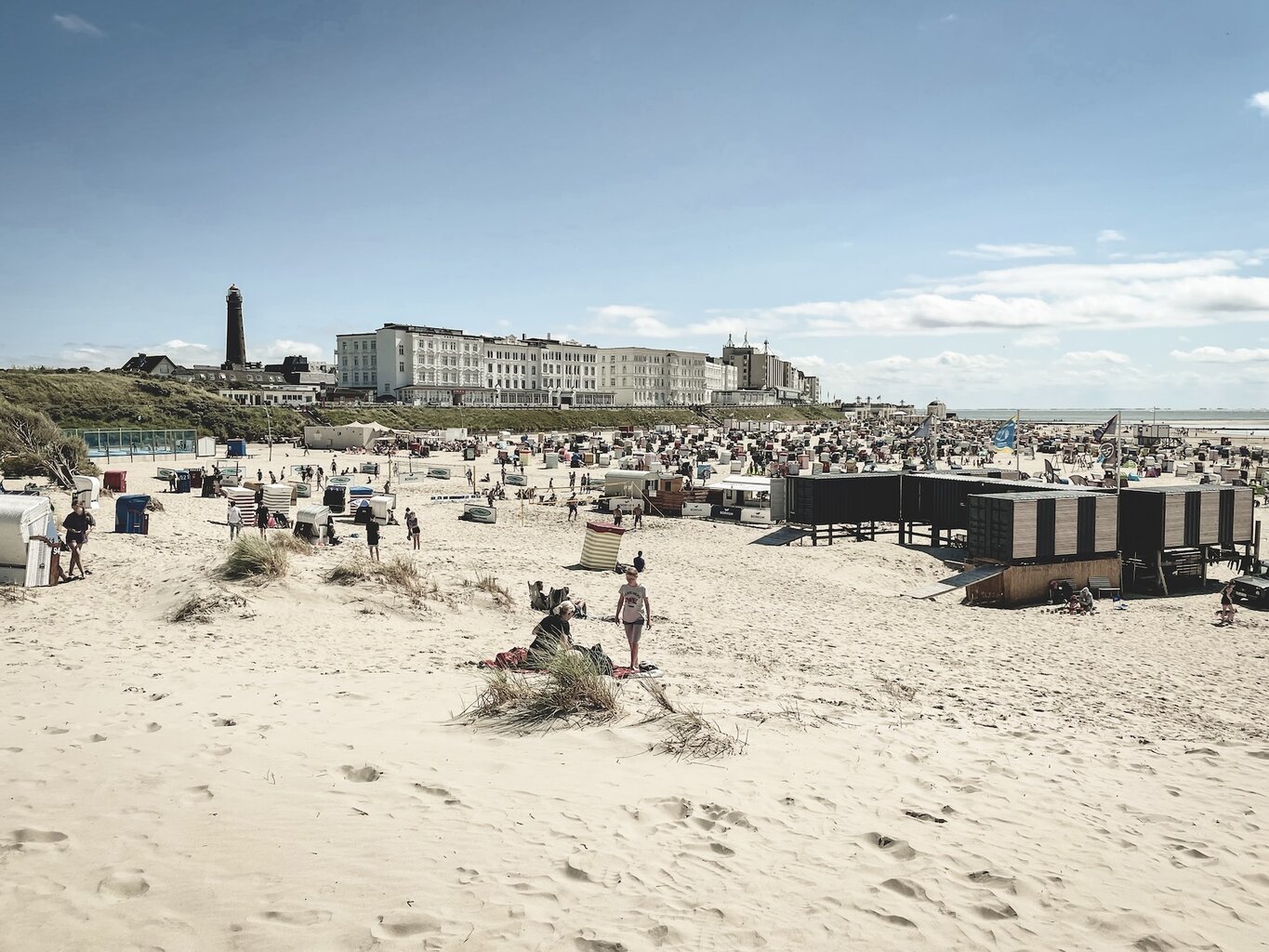Strand van Borkum, een eiland van Duitsland in de Noordzee