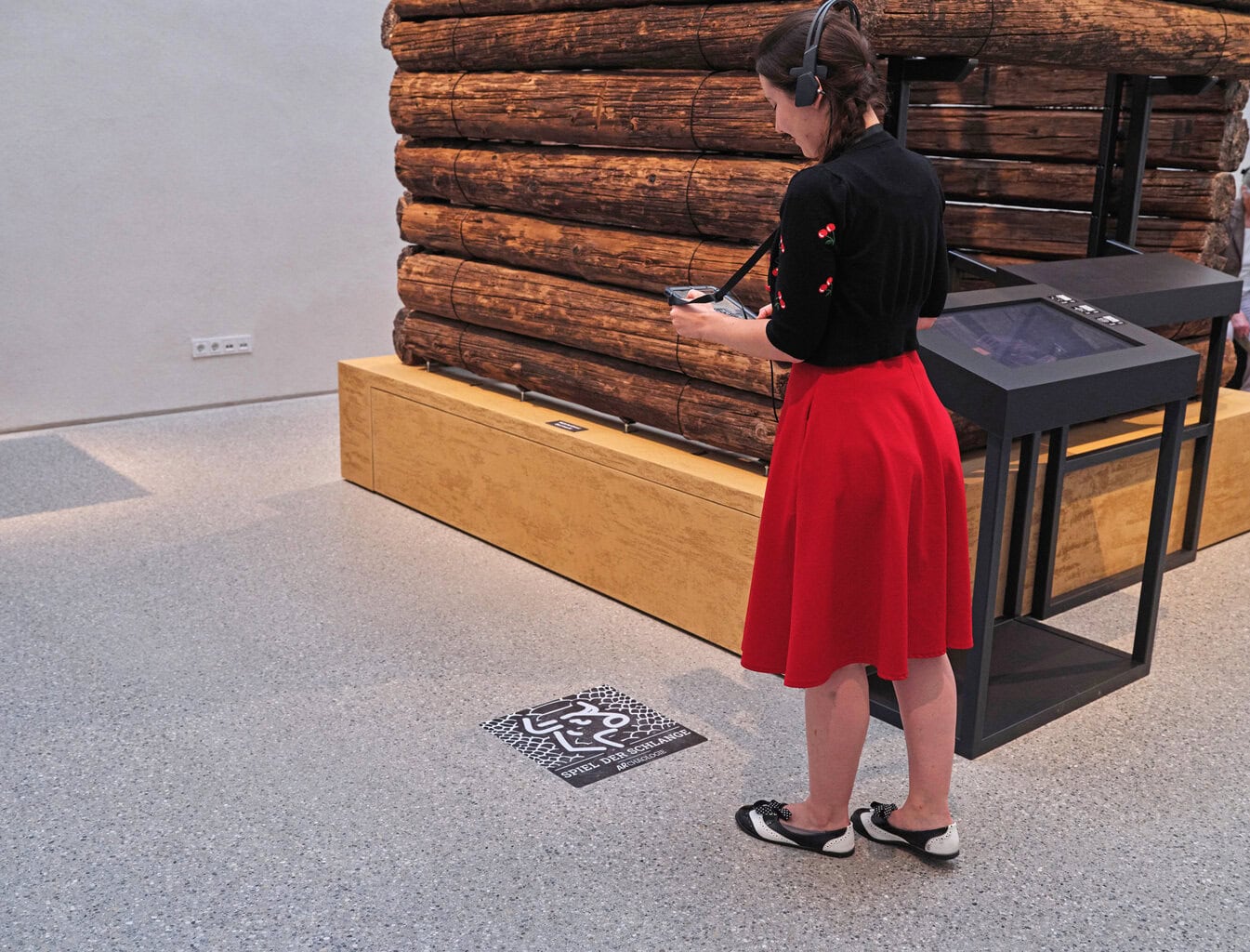 Vrouw in museum in München, Beieren, Duitsland.