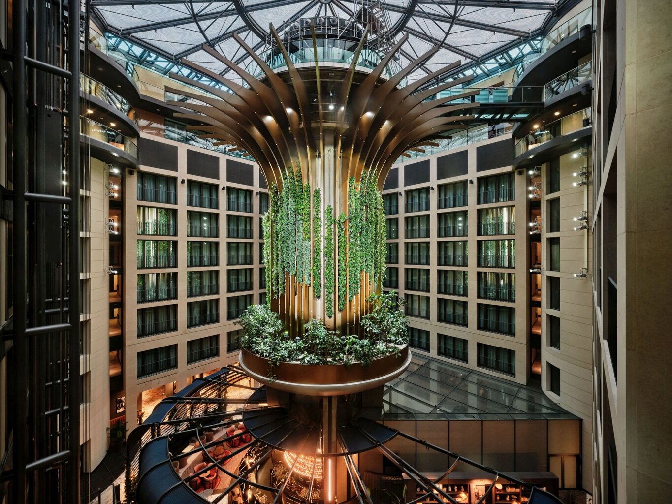 Living Tree boom in het Radisson Hotel Berlin in Berlijn, Duitsland