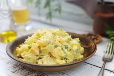 aardappelsalade met mayonaise, aardappelgerechten, duitsland.