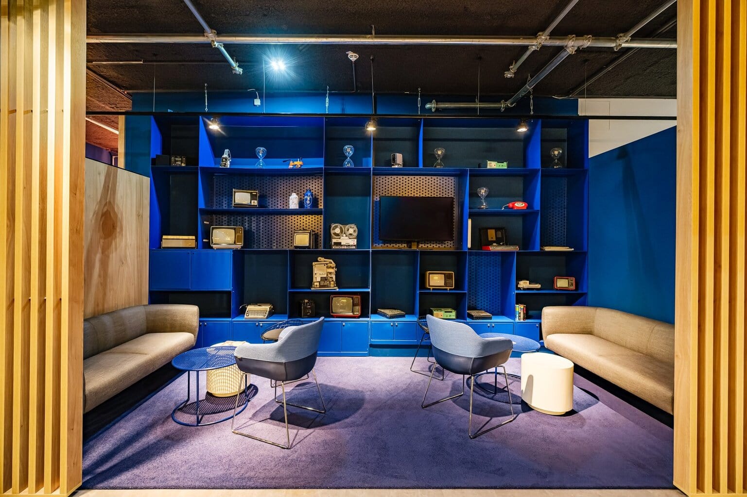 Lounge in het Holiday Inn Express in Dresden, Saksen, Duitsland