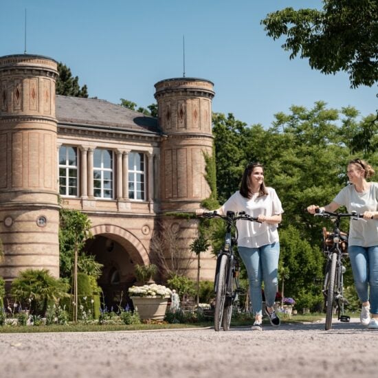 Fietsen in de botanische tuin in Karlsruhe, Baden-Württemberg, Duitsland