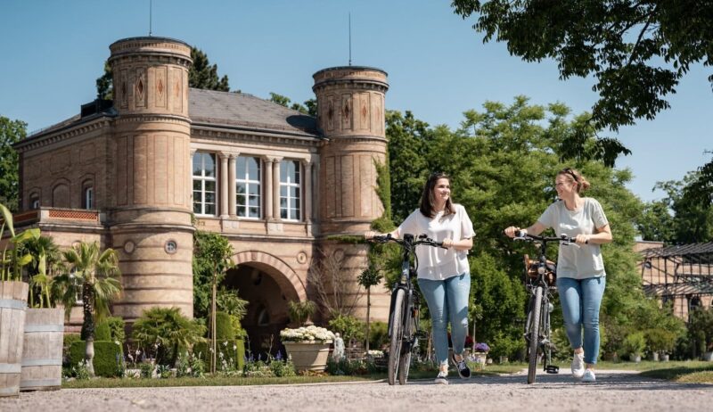 Fietsen in de botanische tuin in Karlsruhe, Baden-Württemberg, Duitsland