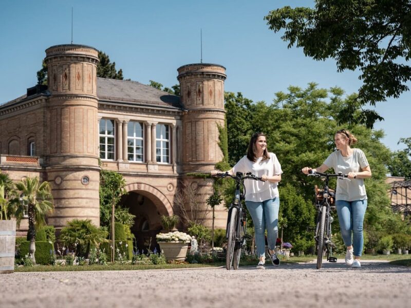Fietsen in de botanische tuin in Karlsruhe, Baden-Württemberg, Duitsland