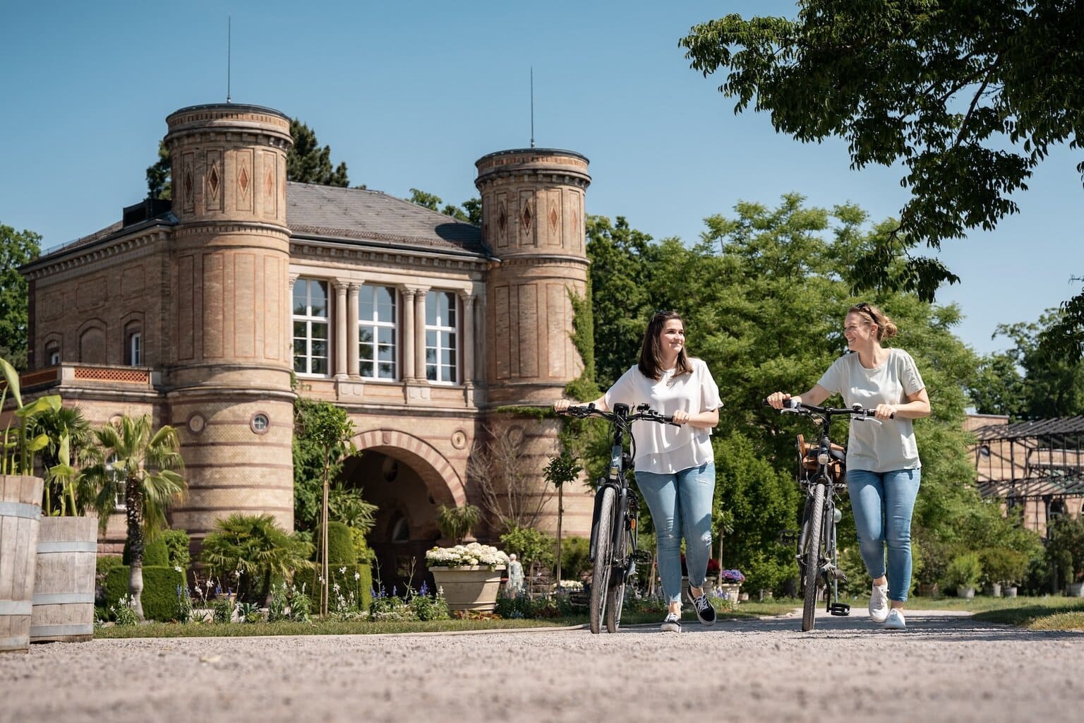 Fietsen in de botanische tuin in Karlsruhe, Baden-Württemberg, Duitsland