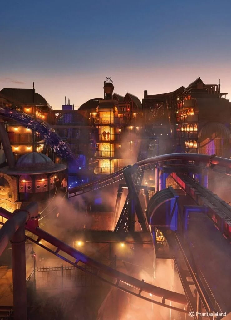 Achtbaan in Phantasialand in Keulen, Noordrijn-Westfalen, Duitsland.