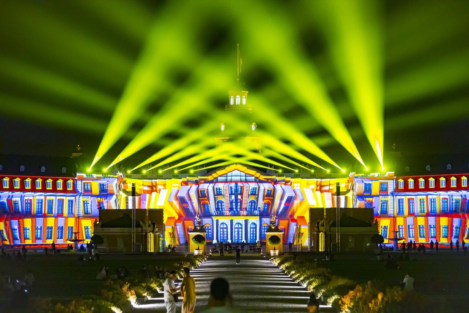 Lichtspiele van de Schlossspiele aan de paleis van Karlsruhe, Baden-Württemberg, Duitsland