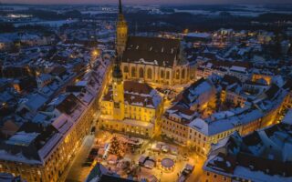 kerstmarkt "Wenzelsmarkt" en omgeving in Bautzen in het winter