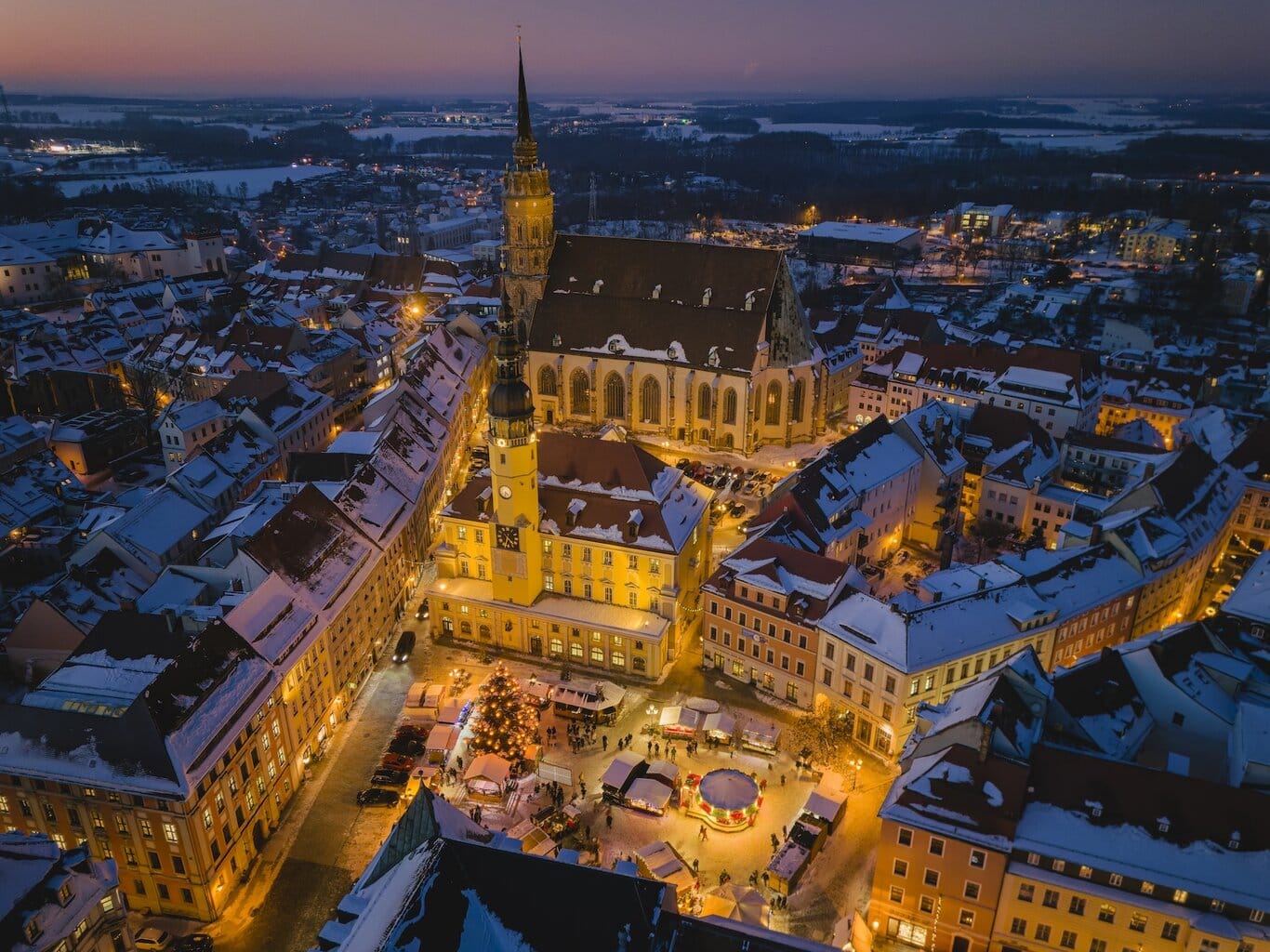 kerstmarkt "Wenzelsmarkt" en omgeving in Bautzen in het winter