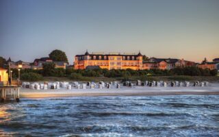 Hotel bij het strand Ahlbecker Hof van buiten