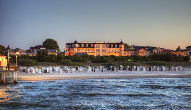 Hotel bij het strand Ahlbecker Hof van buiten