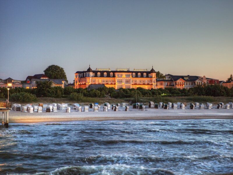 Hotel bij het strand Ahlbecker Hof van buiten