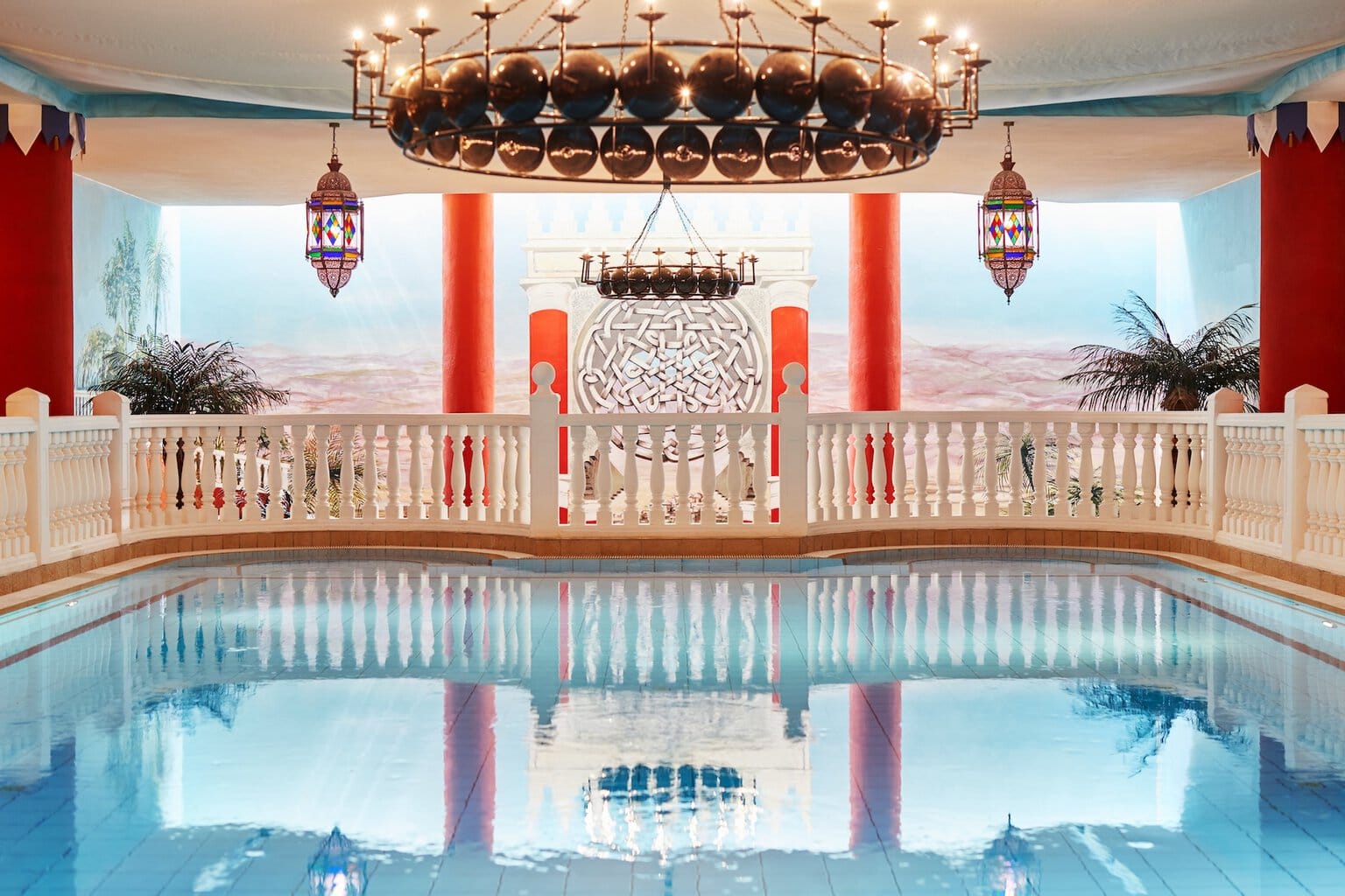 zwembad in het Sherazade, een Seetelhotel in Mecklenburg-Vorpommern