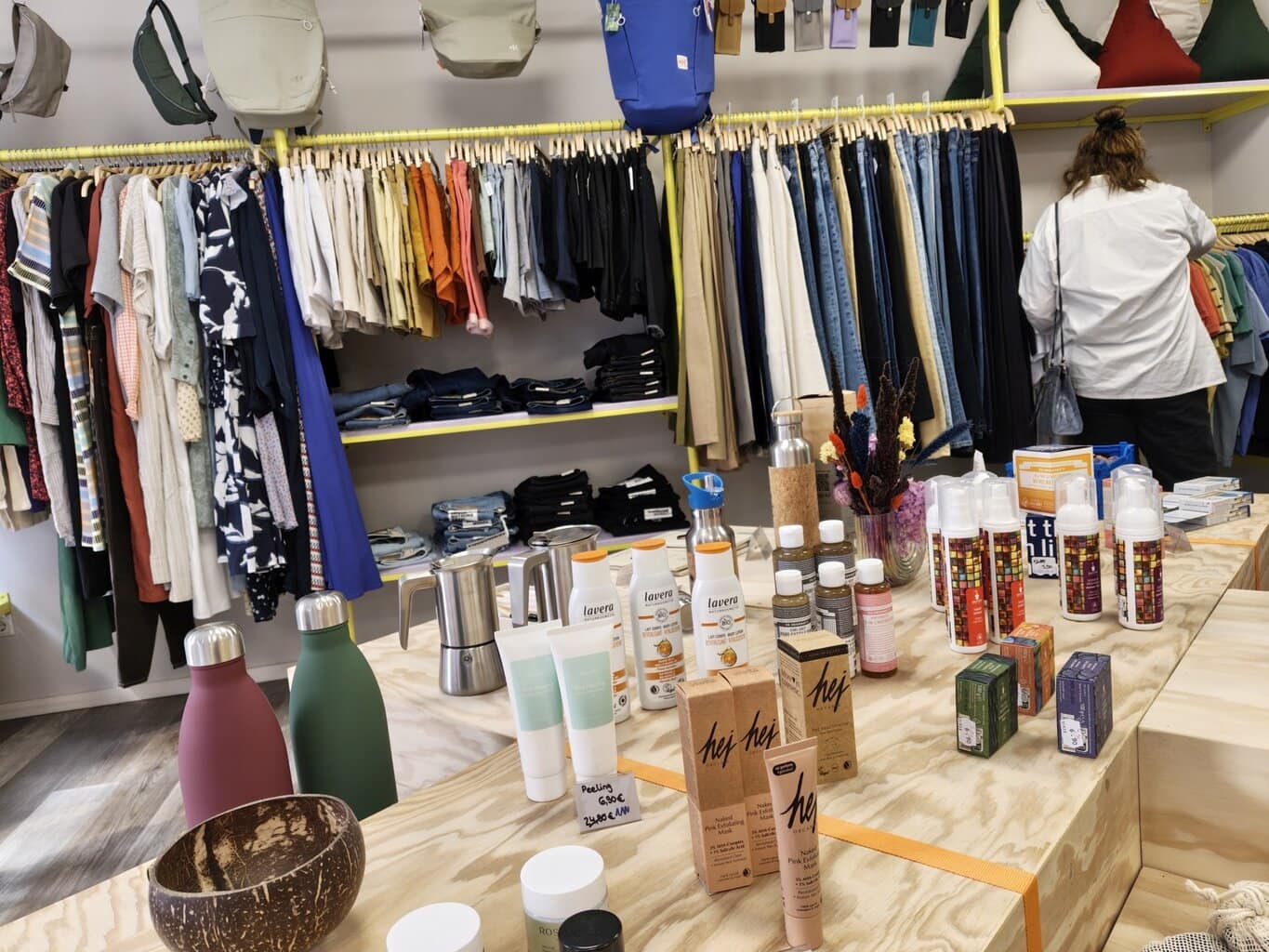 Creatieve conceptstore in Neurenberg met duurzame accessoires, cosmetica en mode, een inspirerende stop voor Nürnberg activiteiten buiten de gebaande paden.