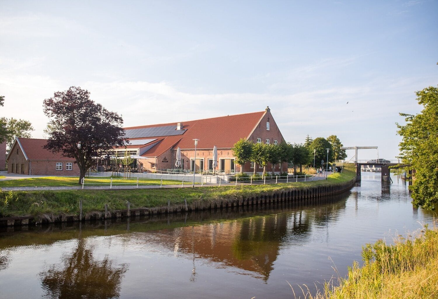 Hotel NOORD in het Oost-Friesland van buiten