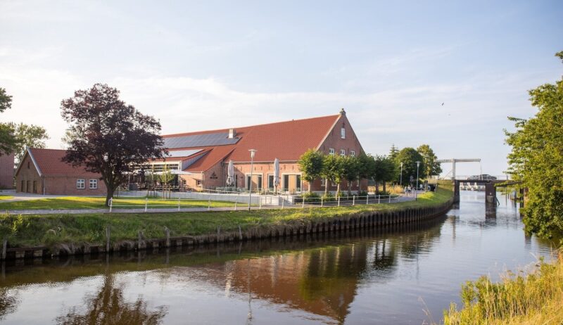 Hotel NOORD in het Oost-Friesland van buiten