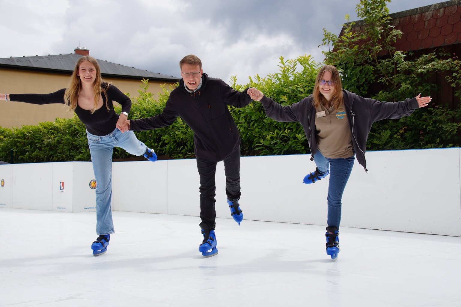 schaatsen op de ijsbahn in Zierow