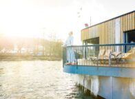 Terras in de Flusssauna van de Bad Ems Therme.