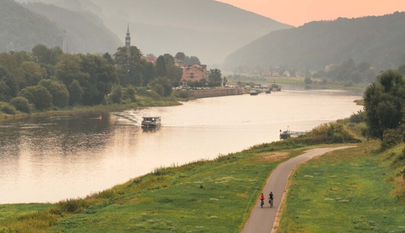 'Avonds op de Elberadweg in Bad Schandau