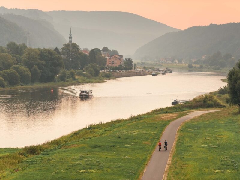 'Avonds op de Elberadweg in Bad Schandau