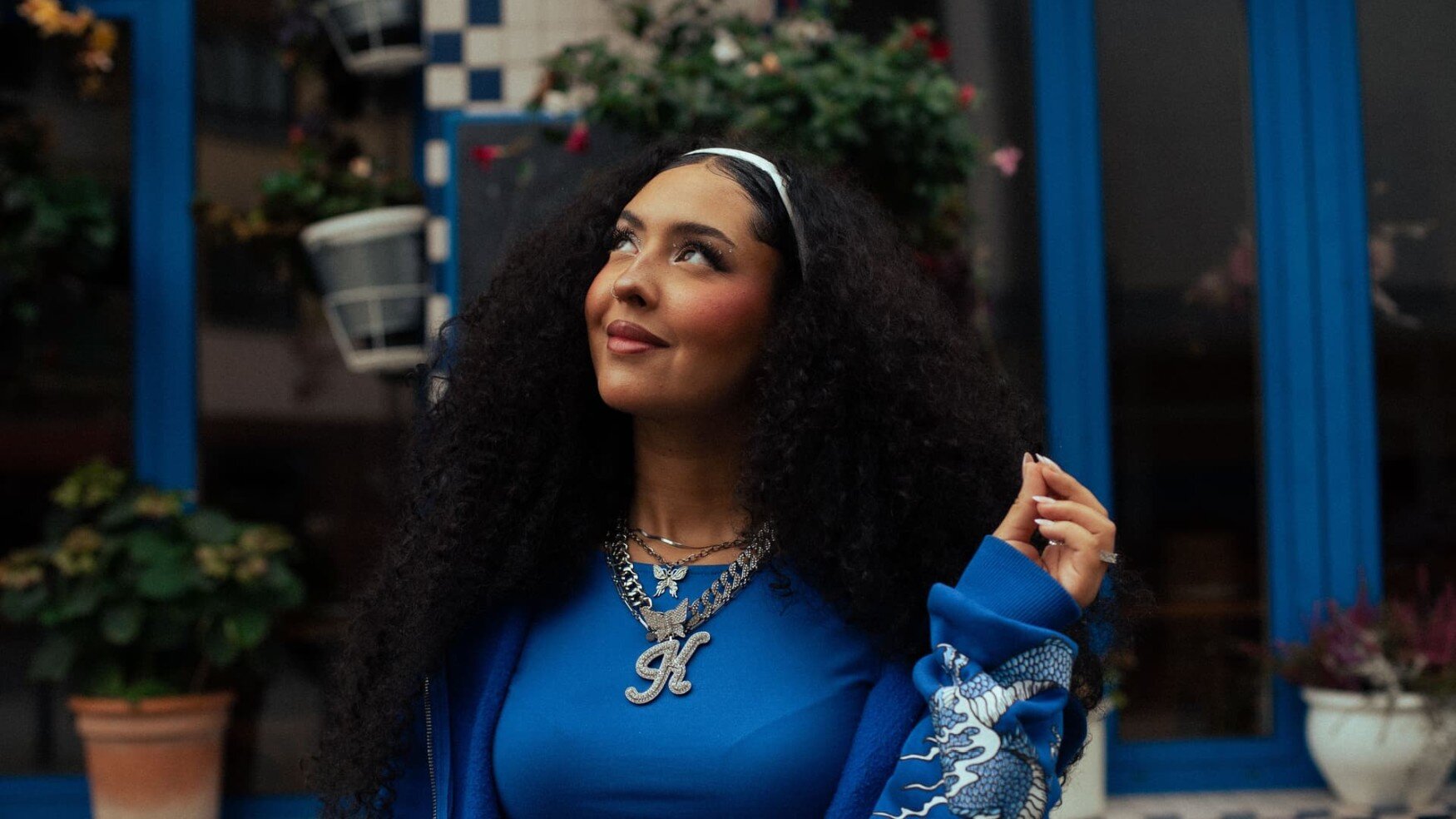 Kauta: Een Duitse zangeres die als nieuwkomer in de muziekwereld wordt beschouwd.