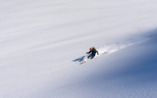 Skiën door diepe sneeuw in Duitsland
