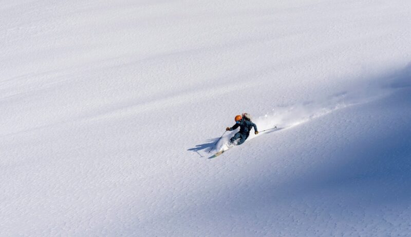 Skiën door diepe sneeuw in Duitsland