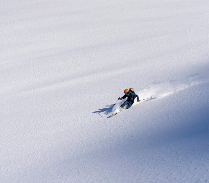Skiën door diepe sneeuw in Duitsland