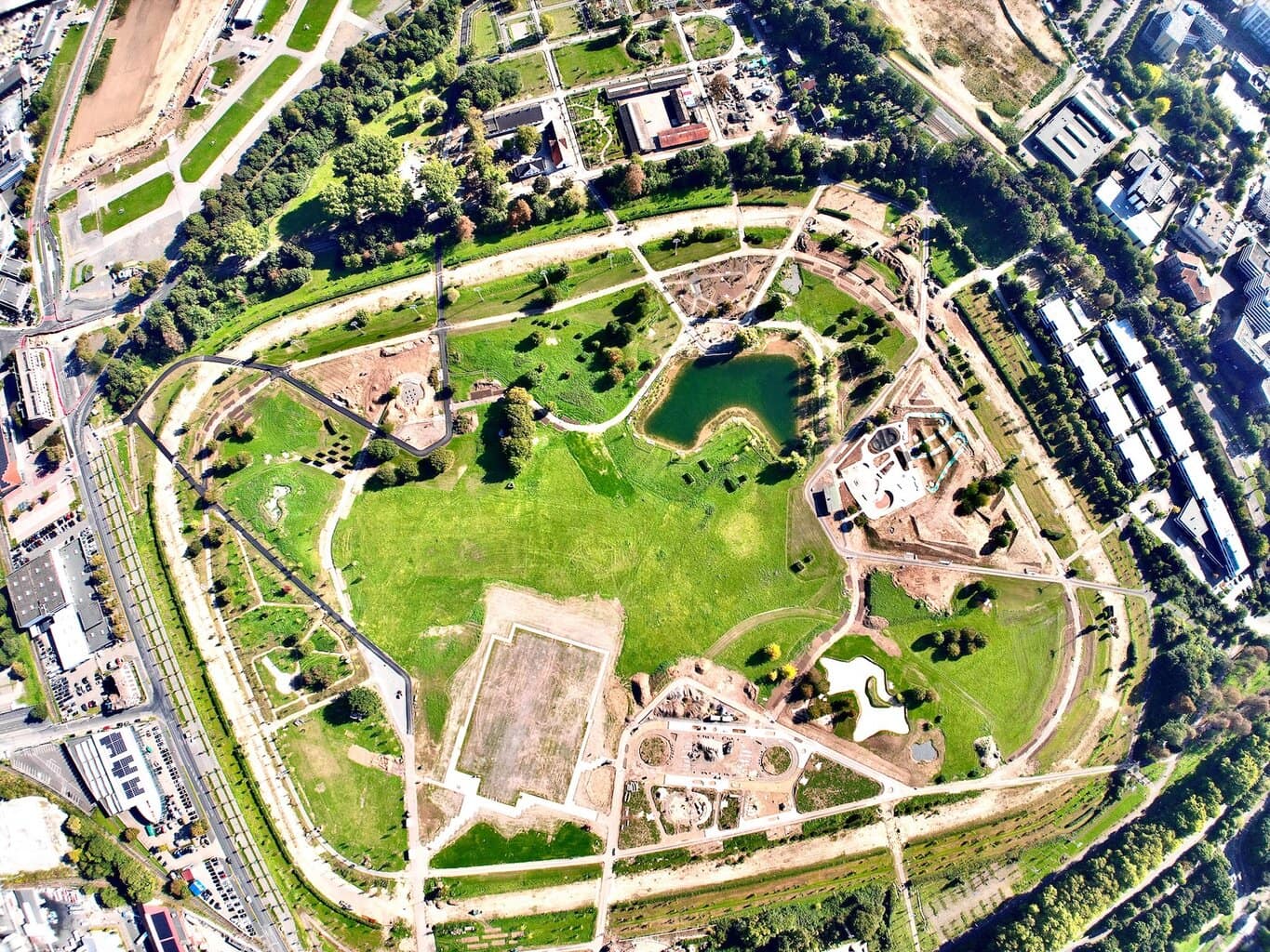 Luchtfoto van de Landesgartenschau-terrein bij de Wendersplatz in Neuss, Rijnland, Duitsland