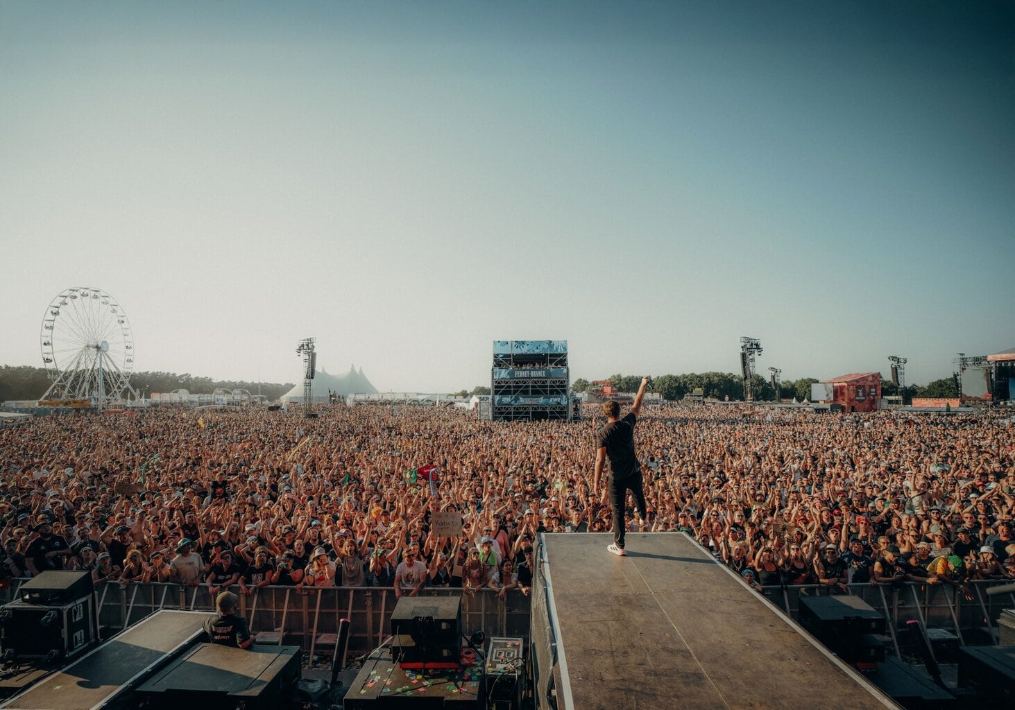 Madsen op de podium bij de Deichbrand Festival