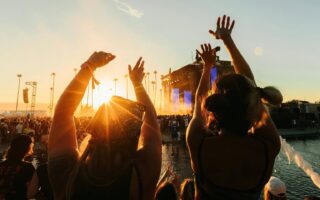 Publiek van een Festival in het zomer