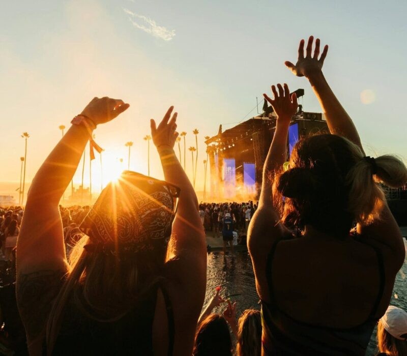 Publiek van een Festival in het zomer