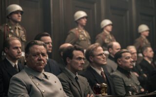 Een scène uit de film Nuremberg. Links is Russell Crowe te zien in de rol van Hermann Göring.