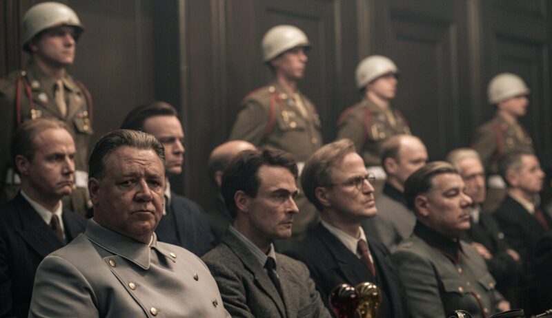 Een scène uit de film Nuremberg. Links is Russell Crowe te zien in de rol van Hermann Göring.