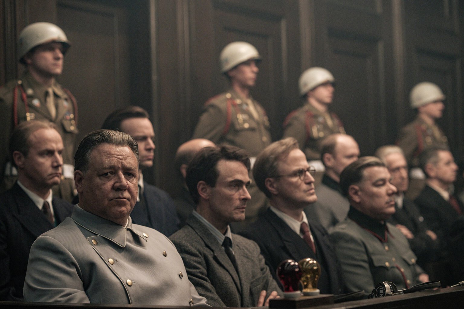 Een scène uit de film Nuremberg. Links is Russell Crowe te zien in de rol van Hermann Göring.